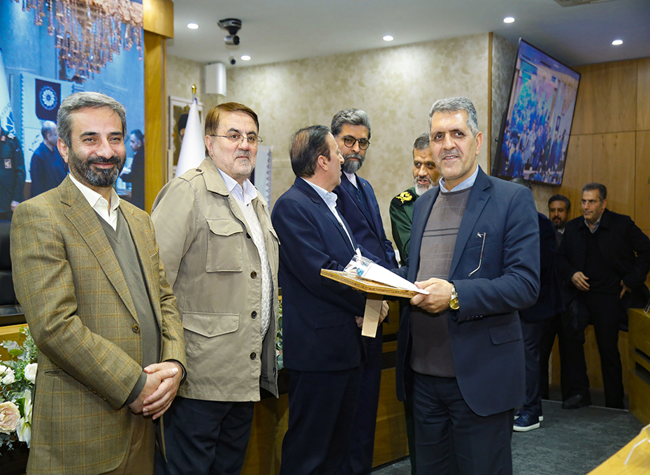 تجلیل از مدیران استانی همراه با اتاق بازرگانی قزوین