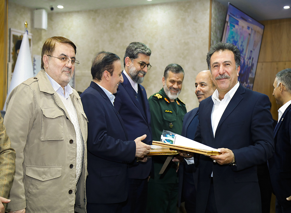 تجلیل از مدیران استانی همراه با اتاق بازرگانی قزوین