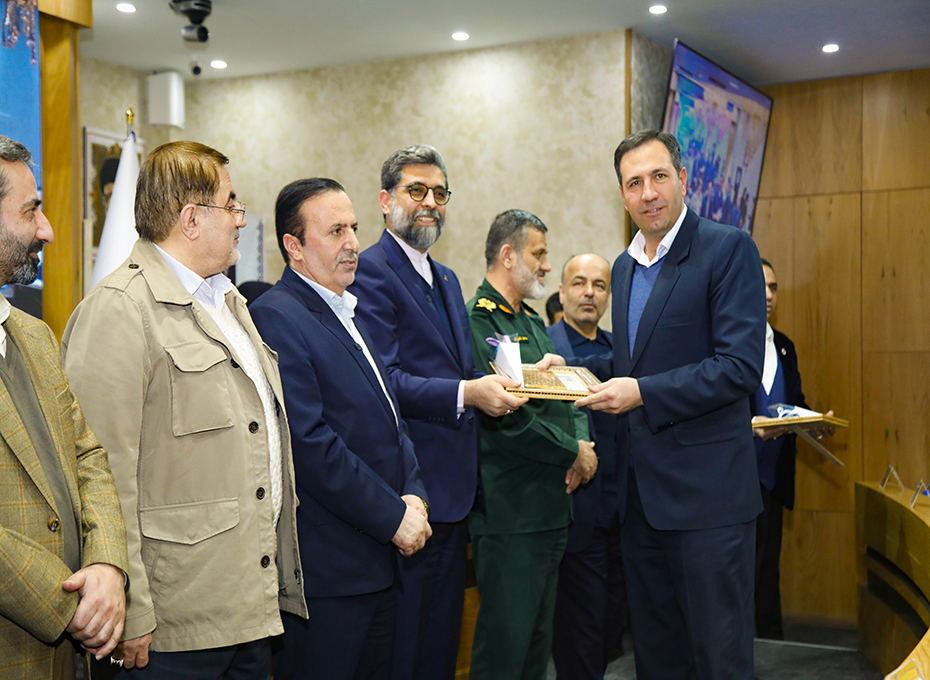 تجلیل از مدیران استانی همراه با اتاق بازرگانی قزوین