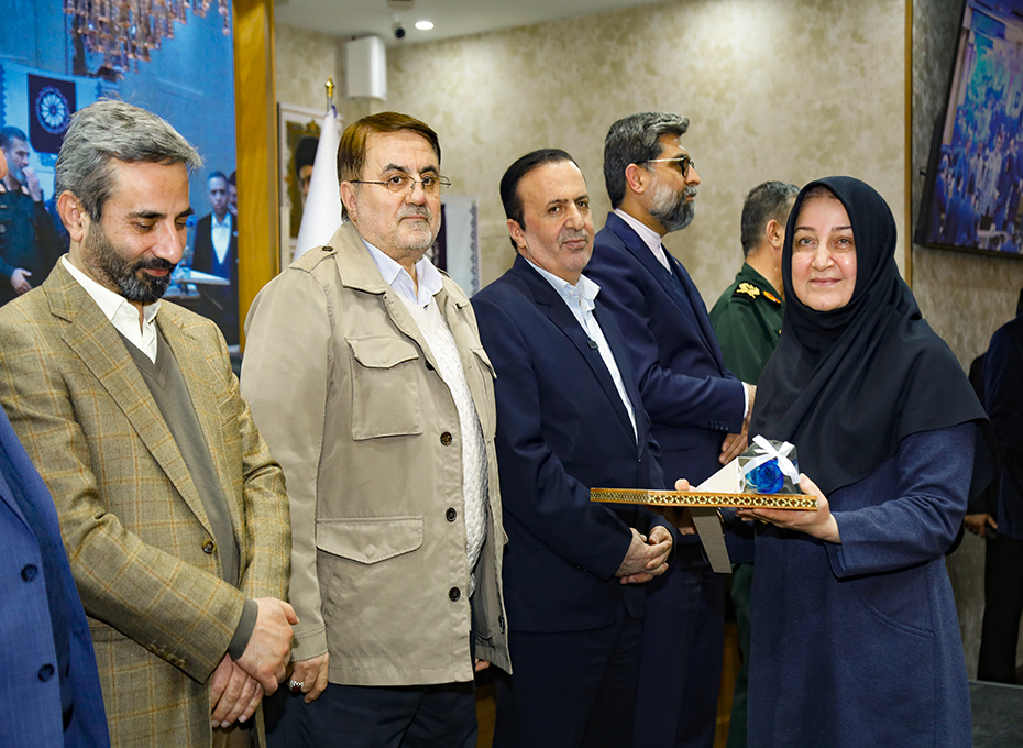 تجلیل از مدیران استانی همراه با اتاق بازرگانی قزوین