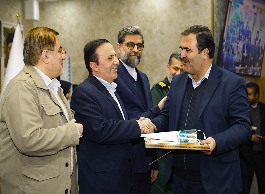 تجلیل از مدیران استانی همراه با اتاق بازرگانی قزوین