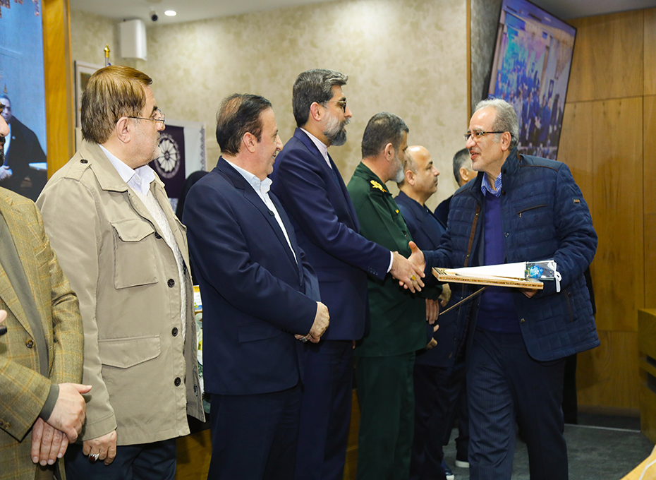 تجلیل از مدیران استانی همراه با اتاق بازرگانی قزوین