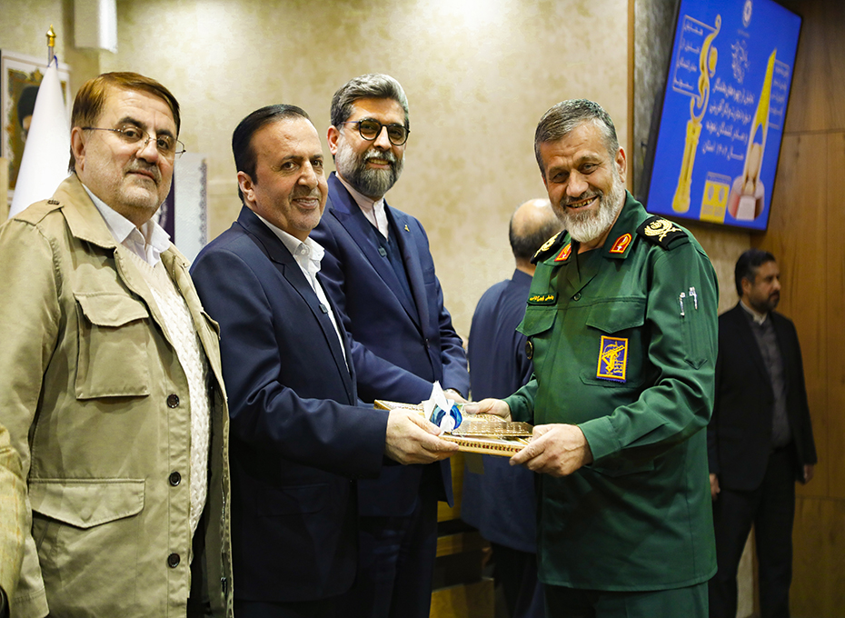 در برنامه سالروز اتاق بازرگانی قزوین از مدیران استانی همراه با پارلمان بخش خصوصی استان تجلیل به عمل آمد