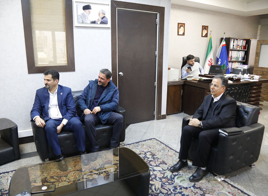  جلسه مشترک وفوق تخصصی مهندس عبدیان رئیس اتاق بازرگانی قزوین بامهدی ضیغمی مدیر واردات خودرو وزارت صنعت،معدن وتجارت کشوردردفتر این مدیر صنعتی برگزارشد.عکس کمکی شماره3