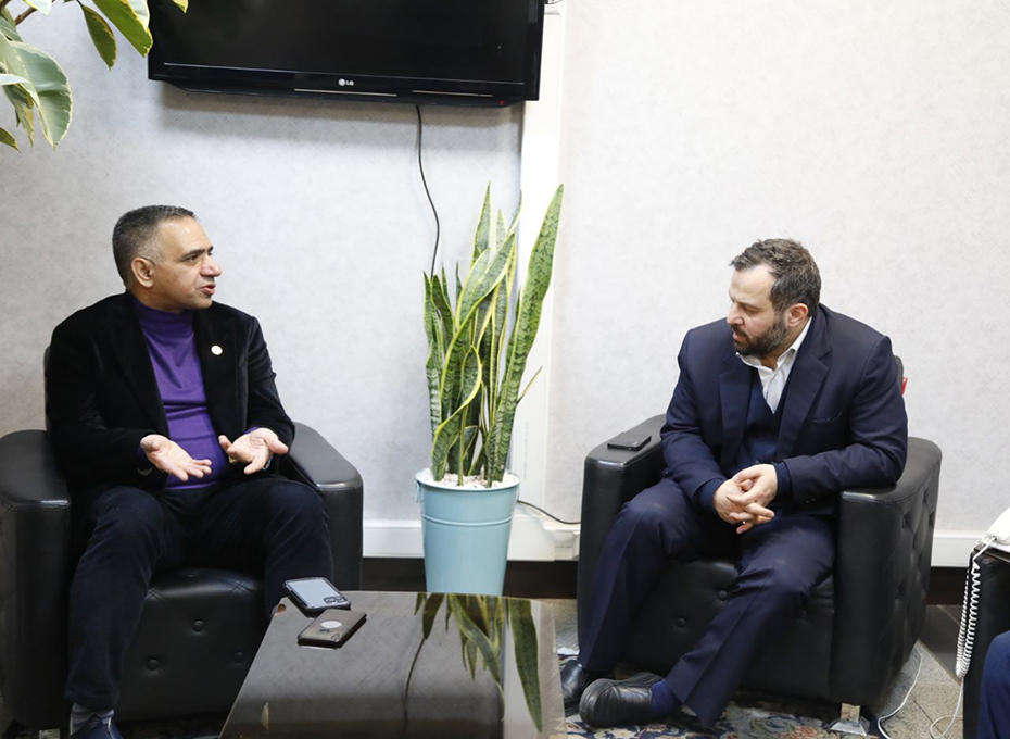  جلسه مشترک وفوق تخصصی مهندس عبدیان رئیس اتاق بازرگانی قزوین بامهدی ضیغمی مدیر واردات خودرو وزارت صنعت،معدن وتجارت کشوردردفتر این مدیر صنعتی برگزارشد.عکس کمکی شماره4