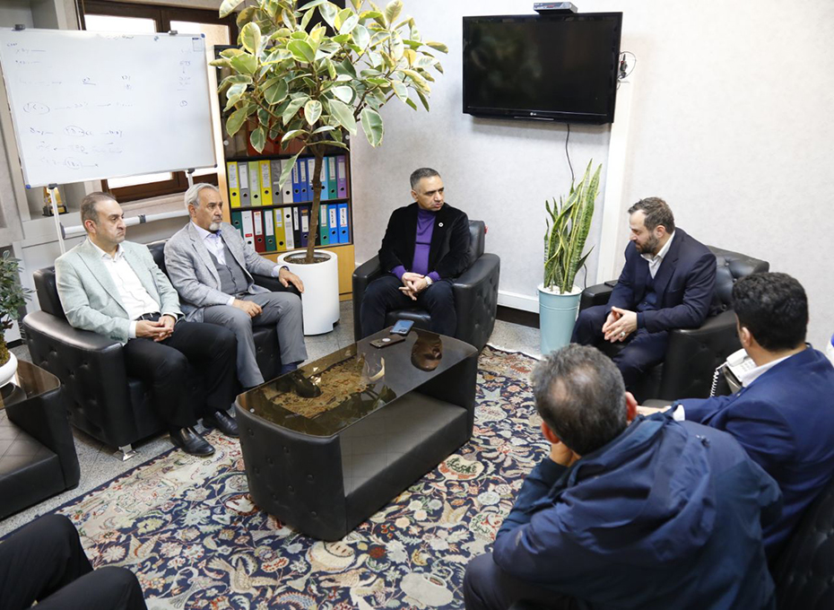 استقبال ضیغمی مدیر واردات خودرو وزارت صمت ازطرح پیشنهادی اتاق قزوین: از انتخاب استان قزوین به عنوان پایلوت ساماندهی واردات کامیون وانواع کشنده حمایت می کنیم