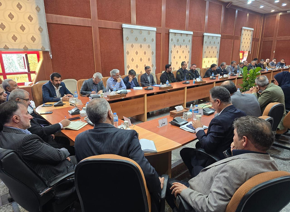 ظهرامروز آقایان مهندس عبدیان رئیس اتاق بازرگانی قزوین وارسلان قاسمی سرپرست  فرمانداری شهرستان  البرز درمحل این فرمانداری دیدارکردند.دراین دیدارنوروزی مشکلات واحدهای تولیدی به ویژه درحوزه انرژی به صورت ویژه بررسی شد.  عکس کمکی شماره4