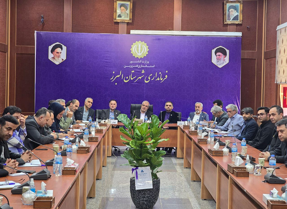 به منظوراعزام هیات تجاری استان قزوین به کشورعراق صورت گرفت؛ جلسه هماهنگی رئیس ومدیران اتاق بازرگانی قزوین بافرماندارالبرز و فعالان اقتصادی البرز و آبیک