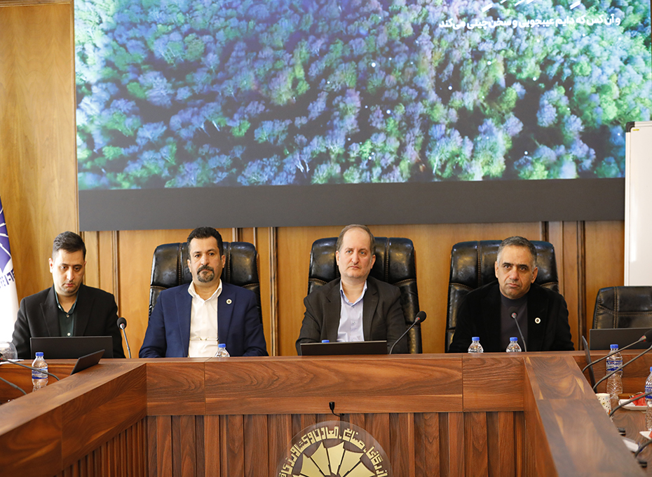 امروز چهارشنبه،انجمن کارآفرینی استان قزوین  با حضور حد اکثری فعالین این حوزه در محل اتاق بازرگانی قزوین تاسیس شد.عکس کمکی شماره2