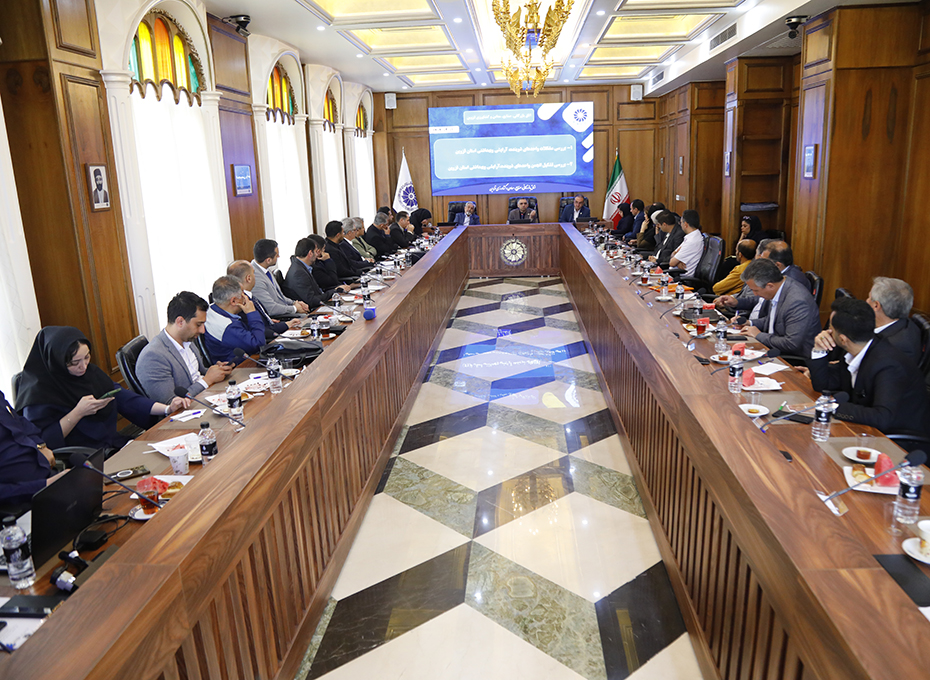 نشست صمیمانه هم اندیشی صاحبان صنایع شوینده استان قزوین با رئیس اتاق بازرگانی قزوین برگزارشدعکس کمکی شماره1