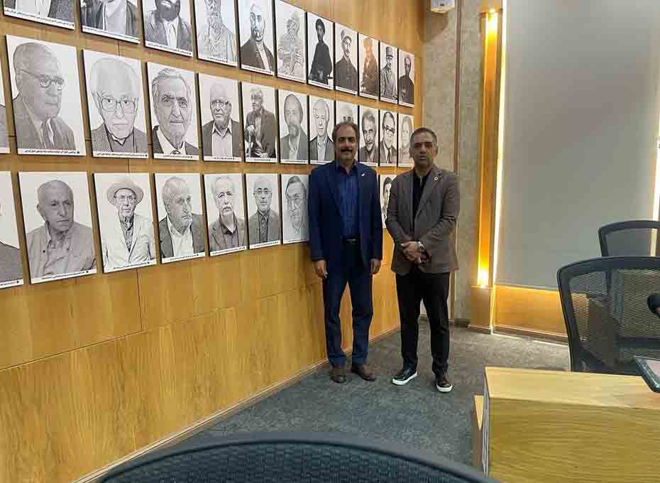  در راستای هم افزائی و آشنایی با حوزه کارکرد اتاق بازرگانی، صنایع، معادن و کشاورزی استان قزوین، نشست کاری مشترکی در محل اتاق بازرگانی، صنایع، معادن و کشاورزی استان با حضور مهندس مهدی عبدیان ، رئیس اتاق بازرگانی قزوین  ،دکترمهرزاد محصص مستشاری رئیس مرکز تحقیقات و آموزش کشاورزی و منابع طبیعی استان ،دکتر  غلامحسن نیکونام" مسئول ارتباط با صنعت مرکز"  و دکتر گمرک چی برگزار شد