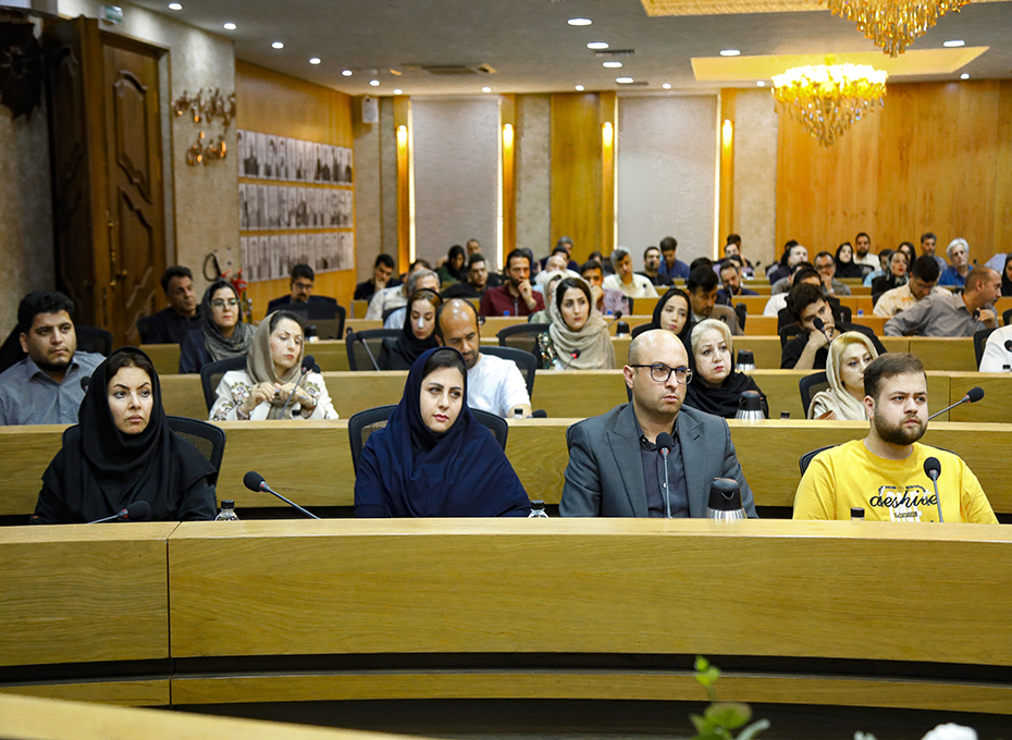 سمینار آموزشی تخصصی «توسعه صادرات استان قزوین با محوریت گروه‌های کالایی »باارائه درسگفتارهای تخصصی مهندس عبدیان رئیس اتاق بازرگانی قزوین واتحادیه صادرکنندگان استان ،  درسالن وکیل التجار برگزار شد.عکس کمکی شماره3