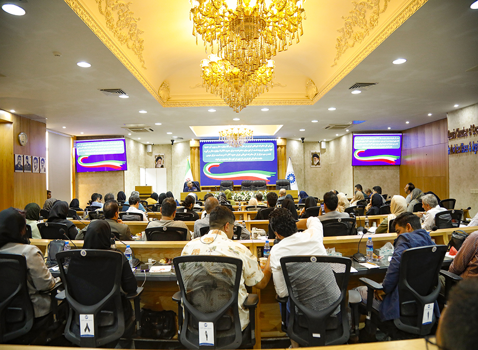 سمینار آموزشی تخصصی «توسعه صادرات استان قزوین با محوریت گروه‌های کالایی »باارائه درسگفتارهای تخصصی مهندس عبدیان رئیس اتاق بازرگانی قزوین واتحادیه صادرکنندگان استان ،  درسالن وکیل التجار برگزار شد.