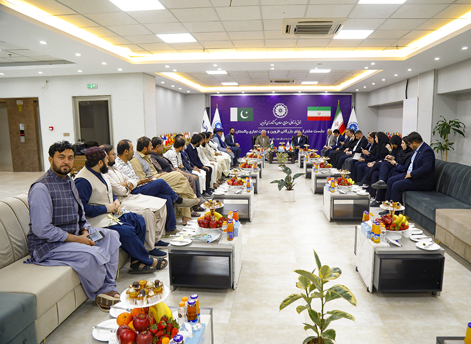  نشست مشترک اتاق بازرگانی قزوین  وهیات تجاری پاکستان دراتاق بازرگانی قزوین برگزارشد.عکس کمکی شماره5