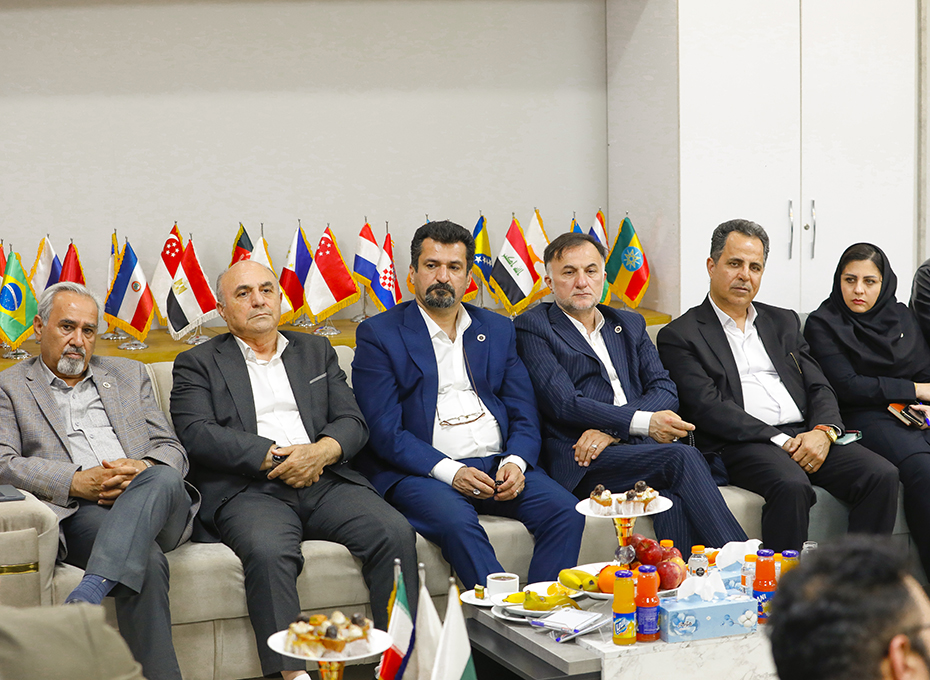  نشست مشترک اتاق بازرگانی قزوین  وهیات تجاری پاکستان دراتاق بازرگانی قزوین برگزارشد.عکس کمکی شماره6