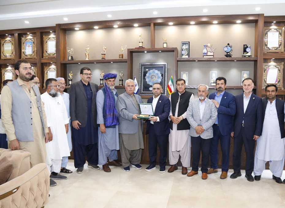 ایستگاه پایانی برنامه های امروز هیات تجاری  پاکستان دراستان قزوین، حضور درشرکت صنعت پلاست آبیار وبازدید ازاین شرکت نام آشنای تولیدی(بامدیرعاملی مهندس عبدیان رئیس اتاق بازرگانی قزوین) درشهرک صنعتی کاسپین  بود.عکس کمکی شماره1