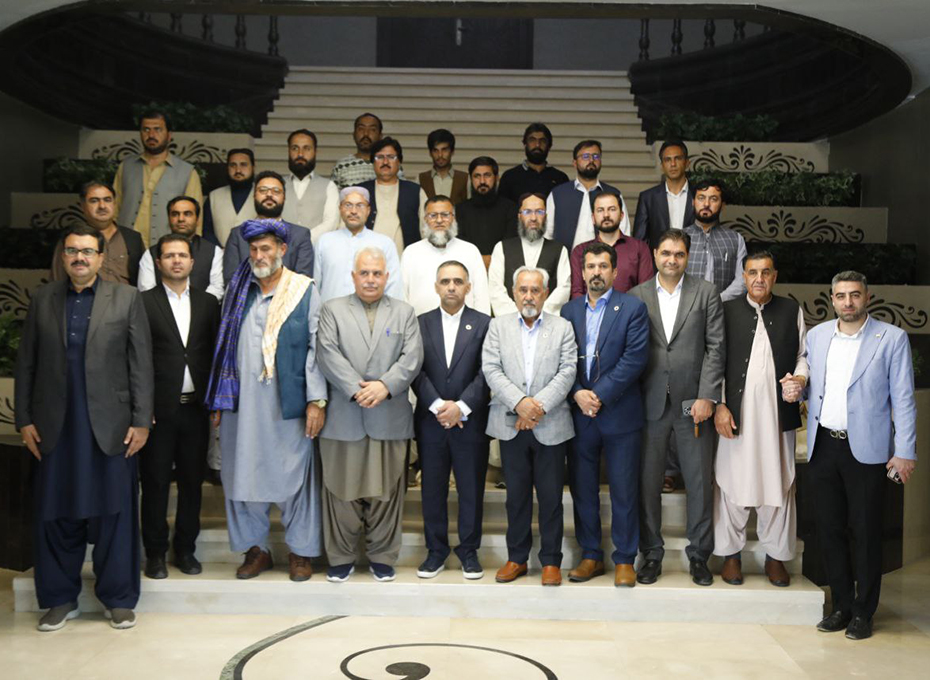 ایستگاه پایانی برنامه های امروز هیات تجاری  پاکستان دراستان قزوین، حضور درشرکت صنعت پلاست آبیار وبازدید ازاین شرکت نام آشنای تولیدی(بامدیرعاملی مهندس عبدیان رئیس اتاق بازرگانی قزوین) درشهرک صنعتی کاسپین  بود.عکس کمکی شماره2