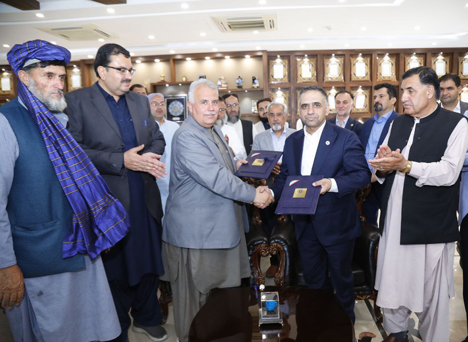 ایستگاه پایانی برنامه های امروز هیات تجاری  پاکستان دراستان قزوین، حضور درشرکت صنعت پلاست آبیار وبازدید ازاین شرکت نام آشنای تولیدی(بامدیرعاملی مهندس عبدیان رئیس اتاق بازرگانی قزوین) درشهرک صنعتی کاسپین  بود.