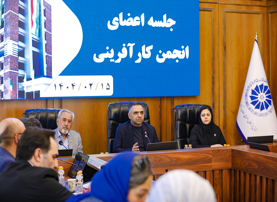  دراین جلسه مقررشد؛گروه های تخصصی و کارگروه های مرتبط باآن درحوزه های مختلف بامشارکت اعضا تشکیل گرددعکس کمکی شماره2