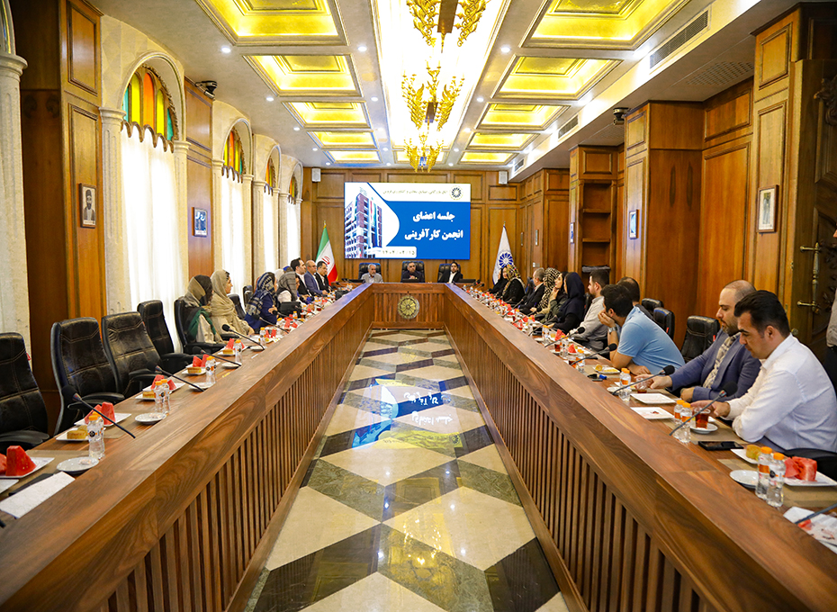  دراین جلسه مقررشد؛گروه های تخصصی و کارگروه های مرتبط باآن درحوزه های مختلف بامشارکت اعضا تشکیل گرددعکس کمکی شماره3