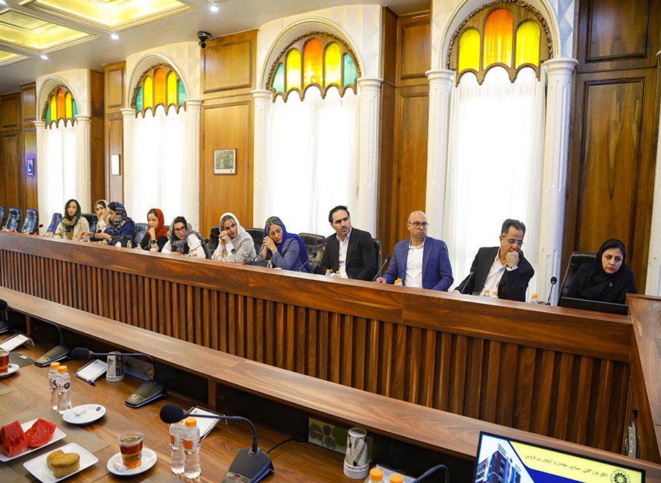  دراین جلسه مقررشد؛گروه های تخصصی و کارگروه های مرتبط باآن درحوزه های مختلف بامشارکت اعضا تشکیل گرددعکس کمکی شماره4