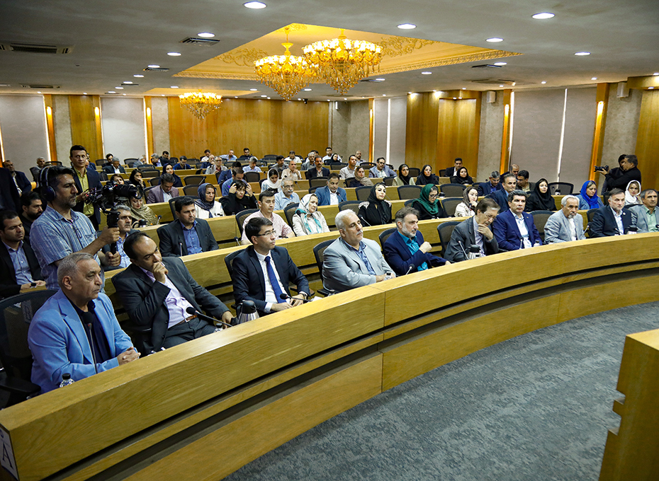 برگزاری نشست فعالان اقتصادی باسفیرتاجیکستان درایران،استاندار قزوین ومدیران اجرایی