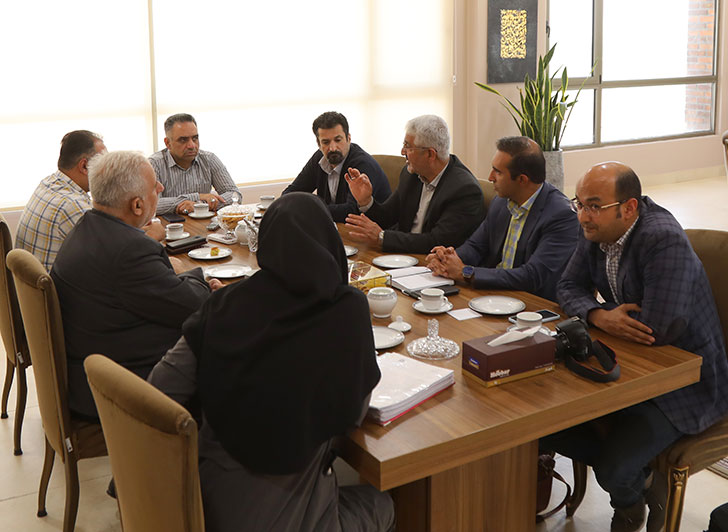 ظهردوشنبه دوم خردادماه ، آقای سجاد قاسمی رییس و دیگر اعضای هیات مدیره انجمن پخش استان قزوین با مهندس عبدیان رییس اتاق بازرگانی قزوین و آقایان آهنگریان نایب رییس اول و جباری عضو هیات نمایندگان پارلمان بخش خصوصی استان قزوین دیدار و گفت و گو کردند.عکس کمکی شماره1