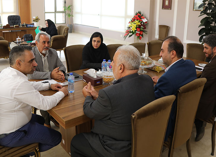 ظهرامروز چهارشنبه سوم خردادماه، دومین نشست هیات رئیسه اتاق بازرگانی،صنایع،معادن وکشاورزی قزوین برگزارشد و تشکیل کمیته منابع انسانی اتاق بازرگانی قزوین تصویب شد.عکس کمکی شماره1