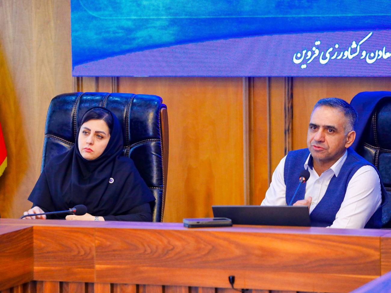 یکشنبه سوم اسفند ماه،نشست  ماهانه همکاران اتاق بازرگانی قزوین باآقای مهندس عبدیان رئیس پارلمان بخش خصوصی استان برگزارشد.عکس کمکی شماره5