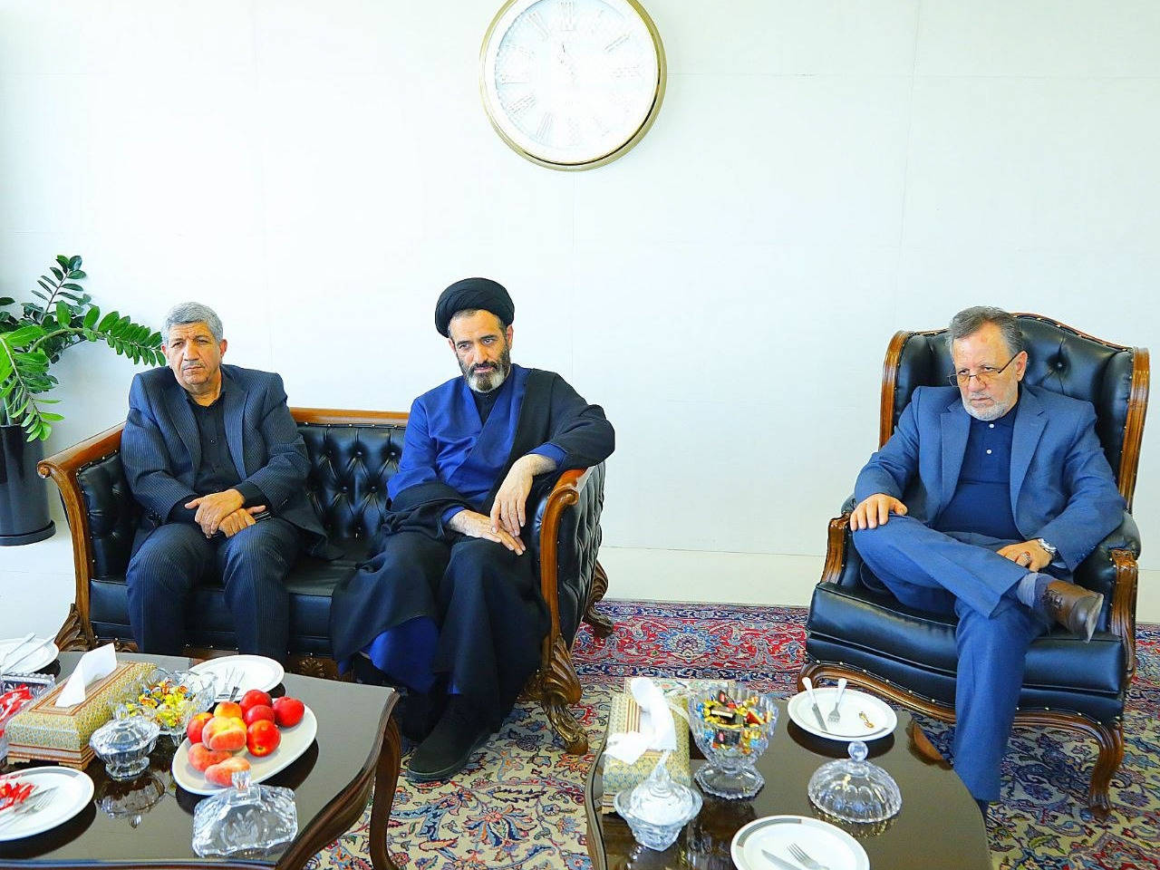 اتاق بازرگانی قزوین همواره آماده میزبانی ازمدیران ارشد اجرایی و قانونگذاری برای رفع موانع کسب وکار است عکس کمکی شماره2