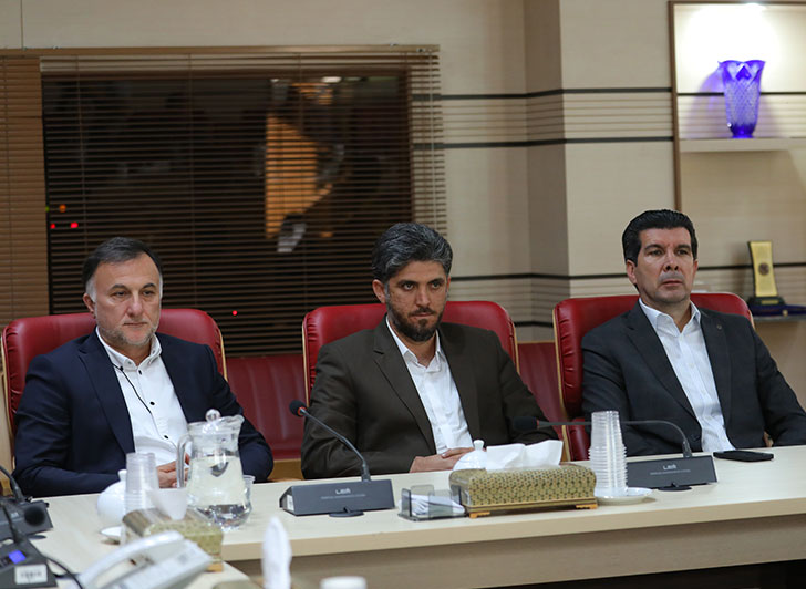 نشست صمیمانه هیات رئیسه وهیات نمایندگان اتاق بازرگانی قزوین بادکتر محمدمهدی اعلایی استاندارقزوین برگزارشد.
دراین جلسه نماینده عالی دولت دراستان قزوین اظهارداشت:استان قزوین یکی ازمعدوداستانهای کشوراست که اکثرسرمایه گذاری ها درآن توسط بخش خصوصی صورت گرفته است عکس کمکی شماره1