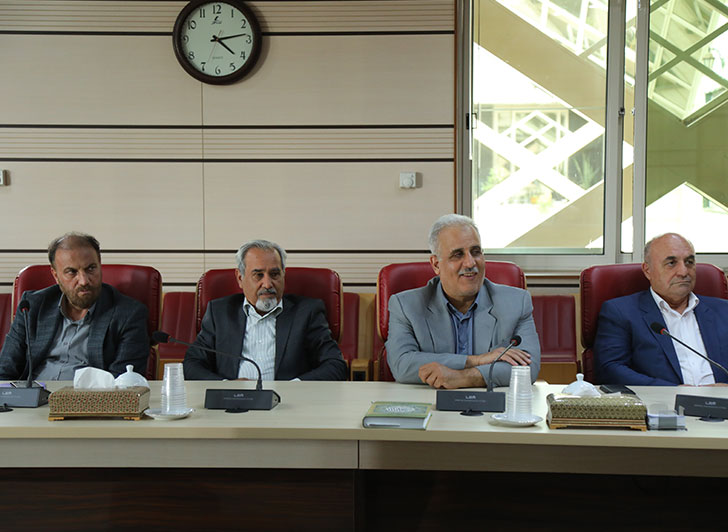 نشست صمیمانه هیات رئیسه وهیات نمایندگان اتاق بازرگانی قزوین بادکتر محمدمهدی اعلایی استاندارقزوین برگزارشد.
دراین جلسه نماینده عالی دولت دراستان قزوین اظهارداشت:استان قزوین یکی ازمعدوداستانهای کشوراست که اکثرسرمایه گذاری ها درآن توسط بخش خصوصی صورت گرفته است عکس کمکی شماره3