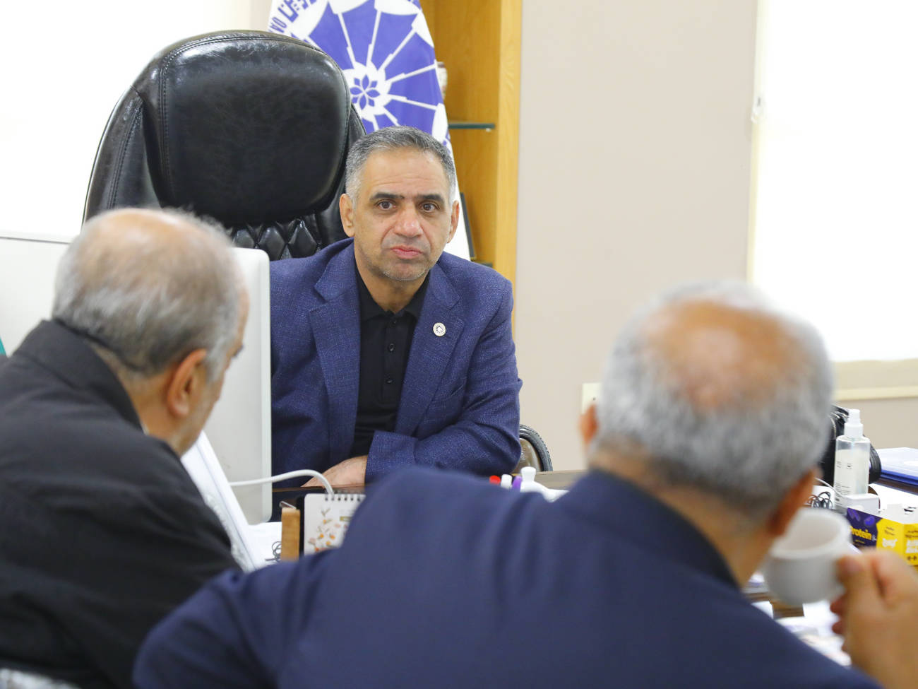 جلسه هماهنگی بازدید مدیران ارشد اقتصادی و اجرایی استان از موکب برپاشده وداع با رهبرشهید انقلاب اسلامی توسط  فعالان اقتصادیعکس کمکی شماره2