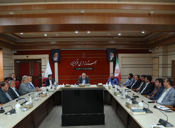 نشست صمیمانه هیات رئیسه وهیات نمایندگان اتاق بازرگانی قزوین بادکتر سید مهدی اعلایی استاندارقزوین برگزارشد.
دراین جلسه که باحضورمهندس عبدیان رئیس و اکثریت نمایندگان پارلمان بخش خصوصی استان درسالن اجتماعات استانداری قزوین تشکیل شد، استاندارقزوین برنقش بی بدیل اتاق بازرگانی در رونق اقتصاداستان تاکید کرد.
عکس کمکی شماره2