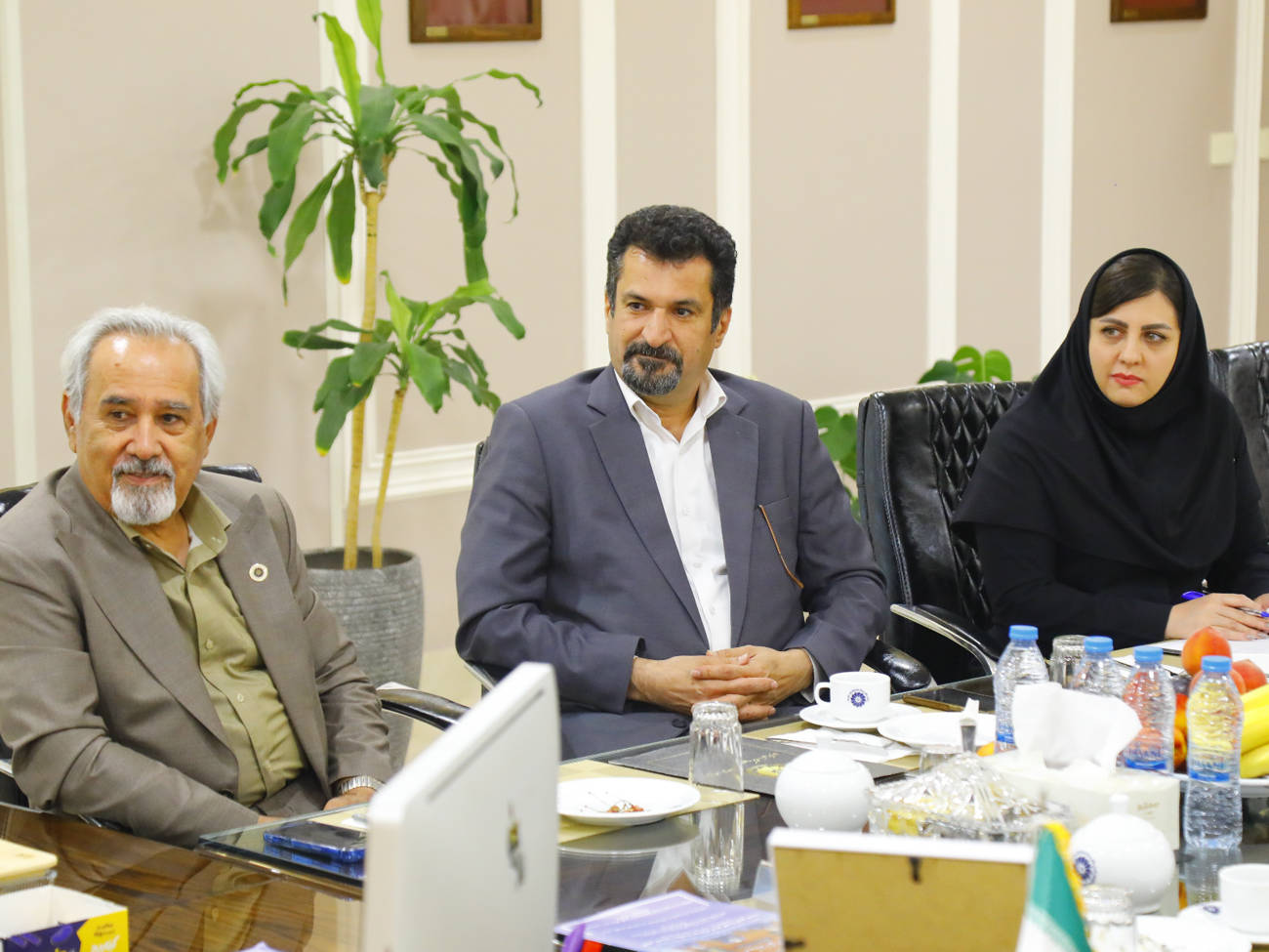 بررسی تفاهم نامه اتاق بازرگانی قزوین واداره کل میراث فرهنگی استان، احداث روف گاردن ونمایشگاه دائمی محصولات تولیدی استانعکس کمکی شماره4