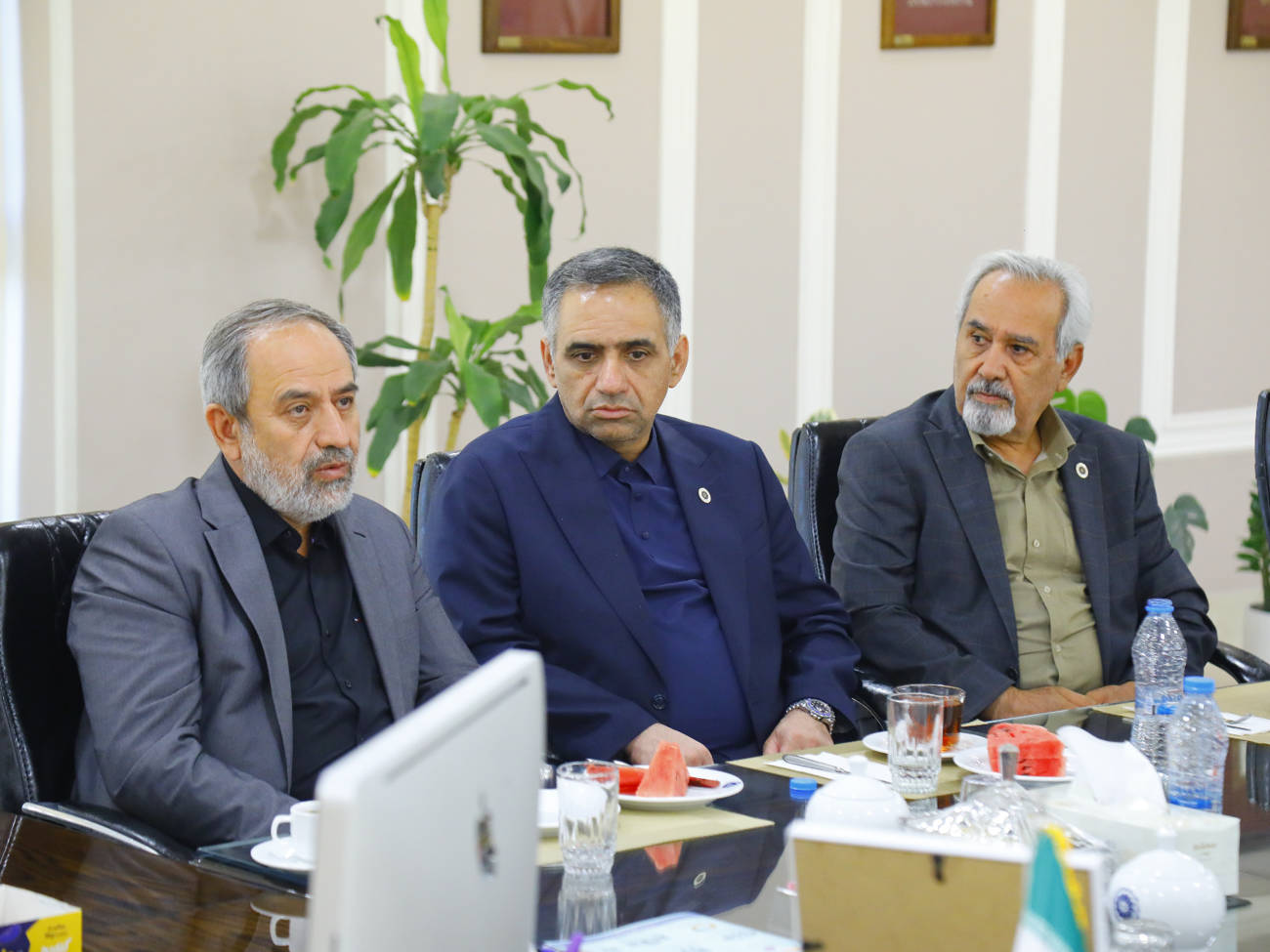 بررسی موضوع استقرار و برگزاری جلسات «ستاد تسهیل و رفع موانع تولید» در محل اتاق بازرگانی قزوینعکس کمکی شماره1