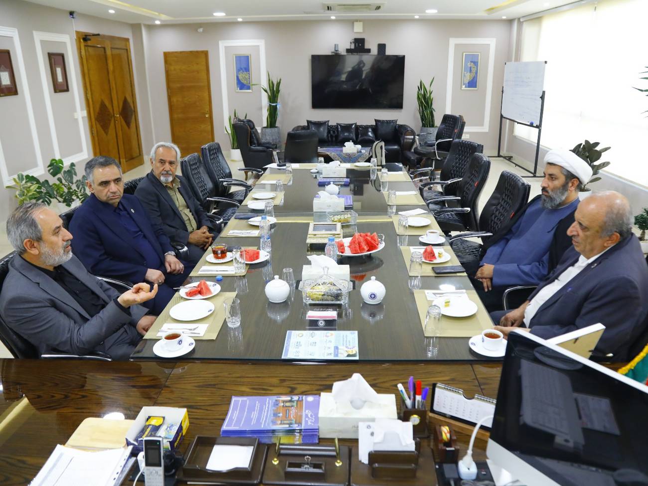 برگزاری نشست مشترک ریاست اتاق بازرگانی، صنایع، معادن و کشاورزی قزوین با معاون اقتصادی استاندار و جمعی از مسئولان