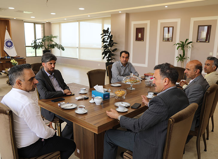 ظهرامروز مهندس داراب بیرنوندی مدیر عامل شرکت آب و فاضلاب استان بامهندس عبدیان رئیس اتاق بازرگانی،صنایع،معادن وکشاورزی قزوین دیدار و گفت وگو کرد.عکس کمکی شماره1
