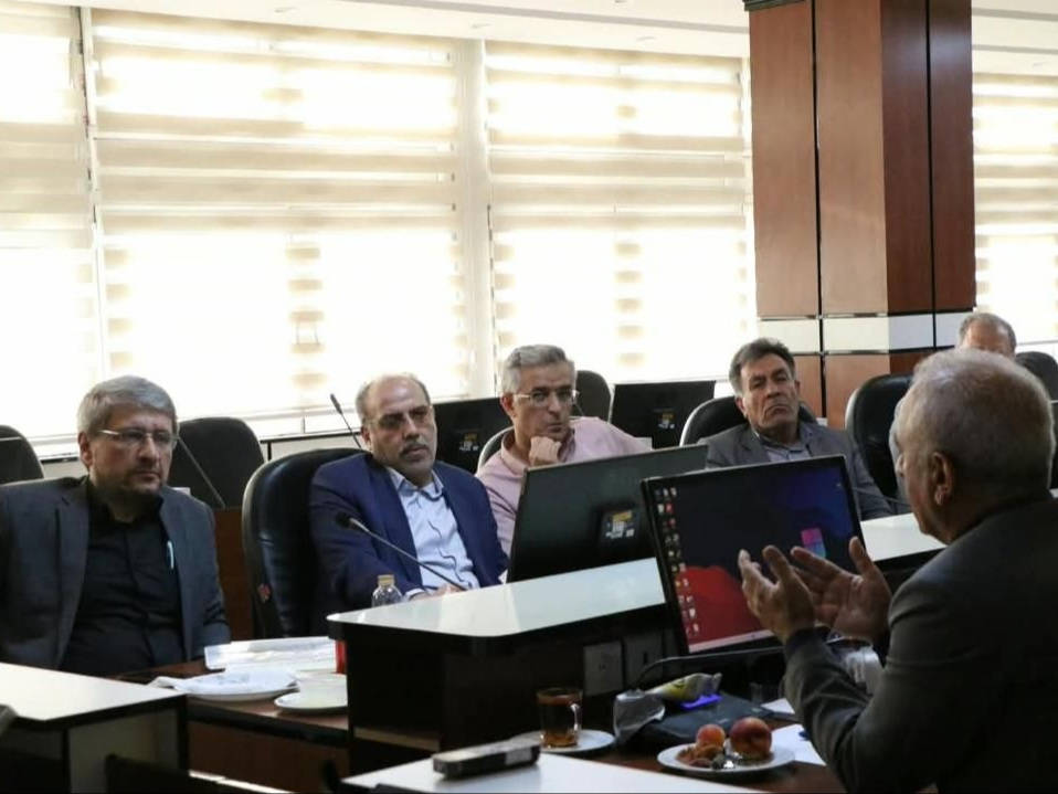 پیگیری مصوبه شورای گفت وگوی استان ازسوی رئیس اتاق بازرگانی قزوین وسازمان برنامه وبودجه کشور عکس کمکی شماره4
