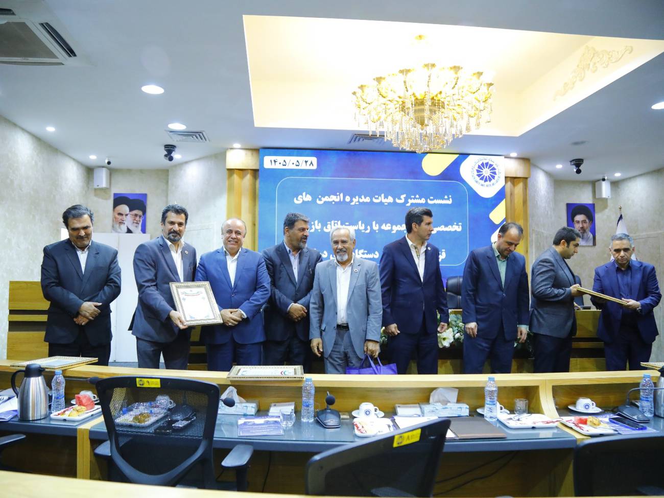 گرامیداشت روز ملی تشکل ها ومشارکتهای اجتماعی دراتاق بازرگانی قزوین عکس کمکی شماره8