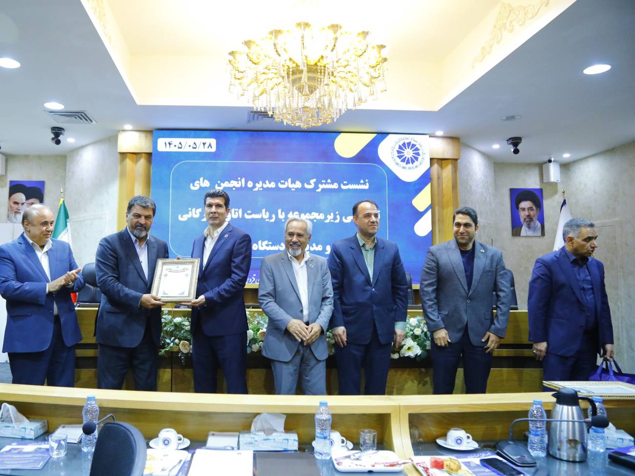 گرامیداشت روز ملی تشکل ها ومشارکتهای اجتماعی دراتاق بازرگانی قزوین عکس کمکی شماره9