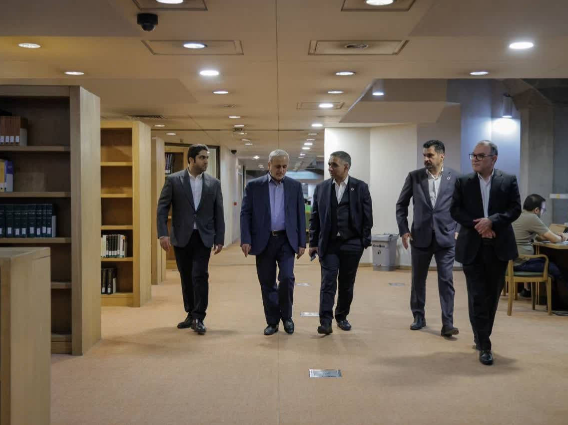 بخش خصوصی استان، درانتشارنفیس‌ترین قرآن خوشنویسی شده موجوددرجهان مشارکت می کندعکس کمکی شماره4