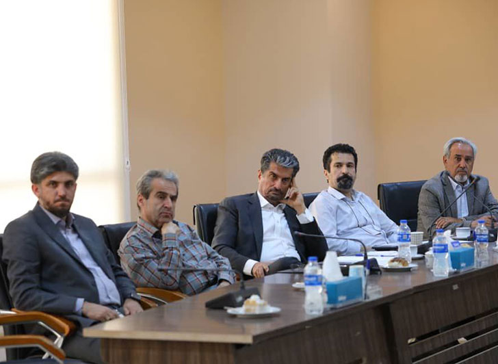عصردوشنبه هشتم خردادماه ،دومین نشست هیات نمایندگان اتاق بازرگانی قزوین به ریاست مهندس عبدیان وباحضوراعضای هیات رئیسه،اکثریت هیات نمایندگان ،معاون اجرایی و مشاور رئیس و دبیر اجرایی درسالن اجتماعات اتاق بازرگانی قزوین برگزارشد.عکس کمکی شماره2
