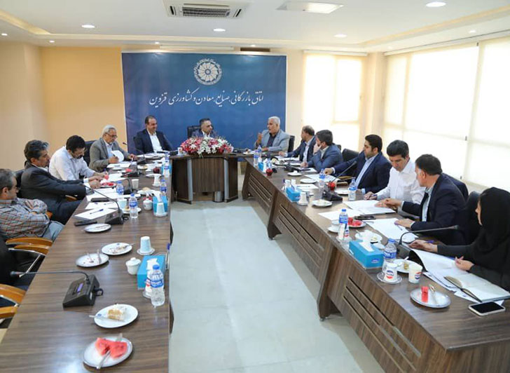عصردوشنبه هشتم خردادماه ،دومین نشست هیات نمایندگان اتاق بازرگانی قزوین به ریاست مهندس عبدیان وباحضوراعضای هیات رئیسه،اکثریت هیات نمایندگان ،معاون اجرایی و مشاور رئیس و دبیر اجرایی درسالن اجتماعات اتاق بازرگانی قزوین برگزارشد.عکس کمکی شماره3