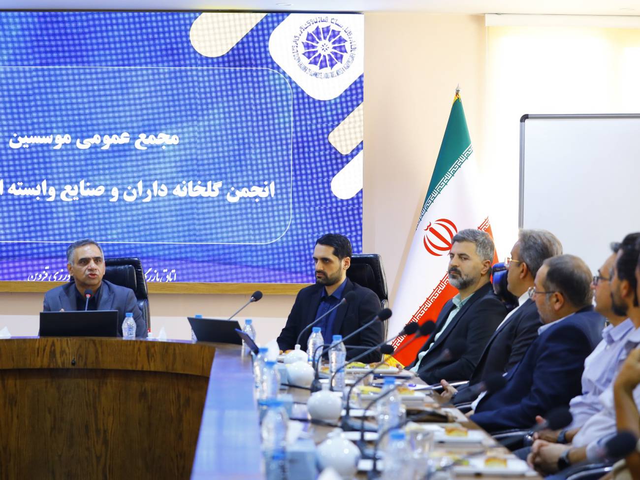 تشکیل انجمن تخصصی گلخانه‌داران و صنایع وابسته استان قزوین عکس کمکی شماره8