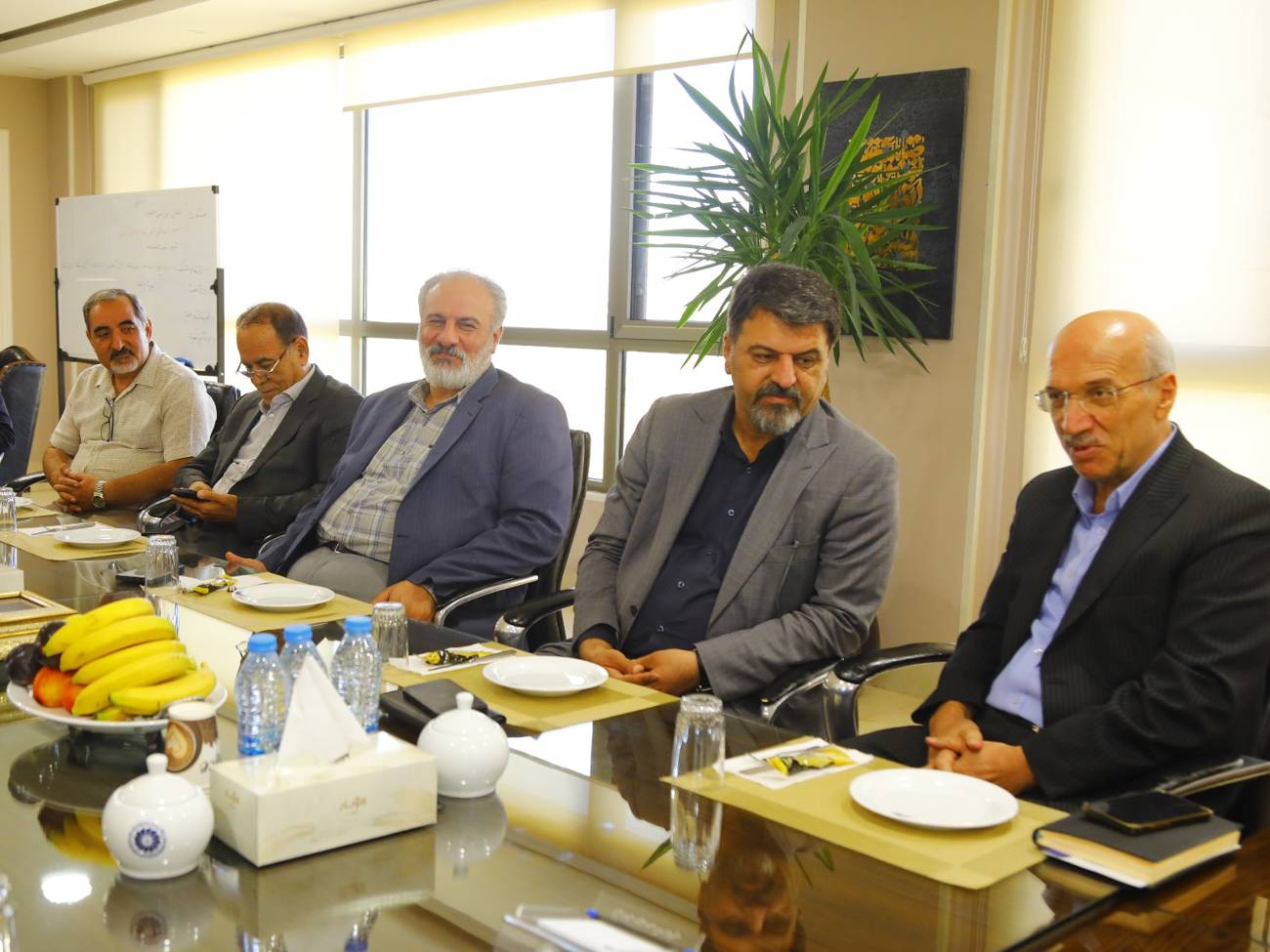 مجمع عمومی مؤسسین انجمن صنایع نساجی استان قزوین در محل سالن جلسات اتاق بازرگانی قزوین و با حضورآقایان  مهدی عبدیان رئیس اتاق بازرگانی قزوین ،دکترکامران لشگری، مدیرکل صنعت، معدن و تجارت استان قزوین و معاونین این سازمان، ، سید ماهان میر شفیعی نماینده اتاق بازرگانی ایران و جمعی از فعالان برجسته این صنعت برگزار شد.عکس کمکی شماره6
