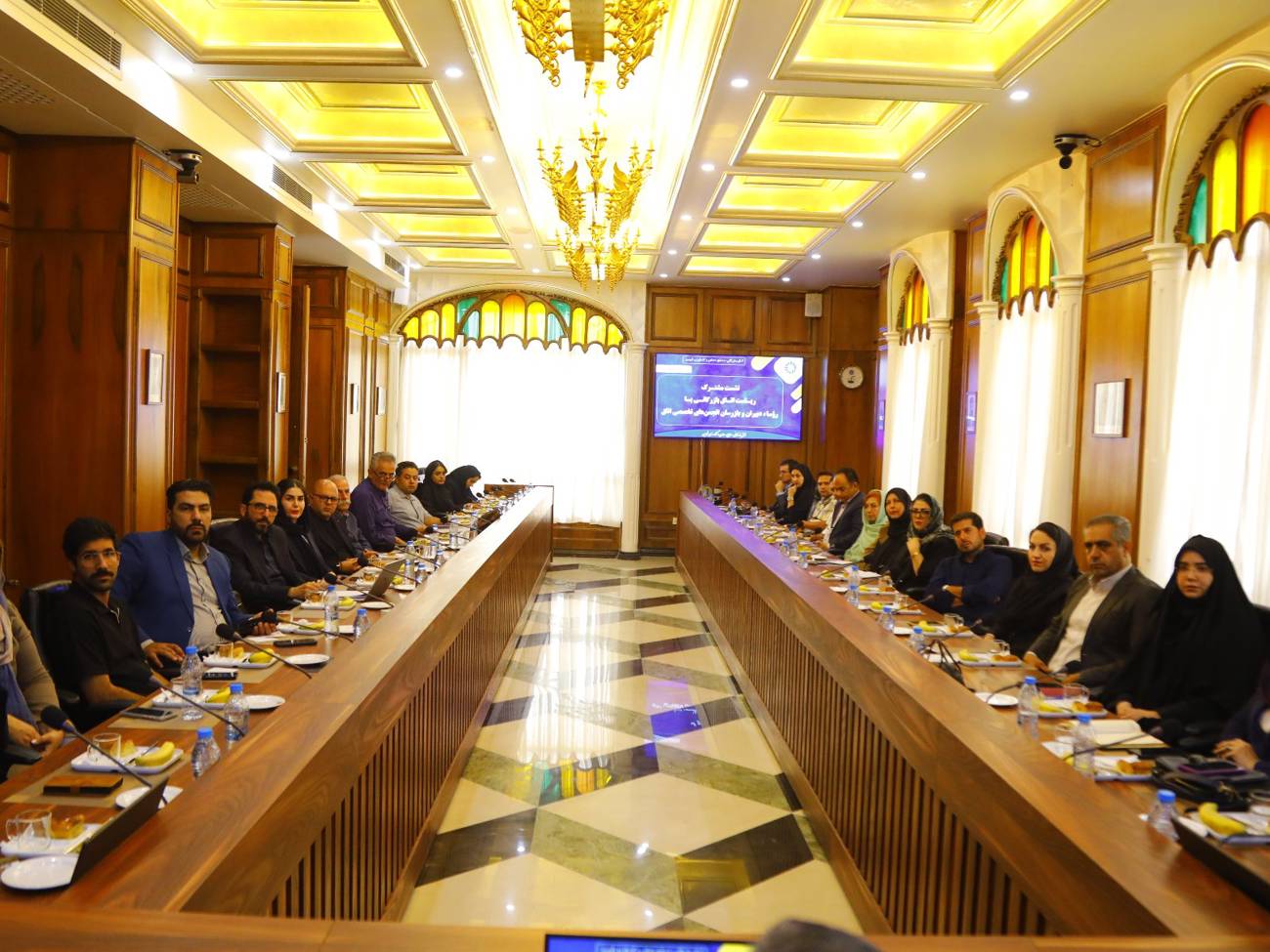 تأکید رئیس اتاق بازرگانی قزوین بر تقویت جایگاه انجمن‌های تخصصیعکس کمکی شماره1