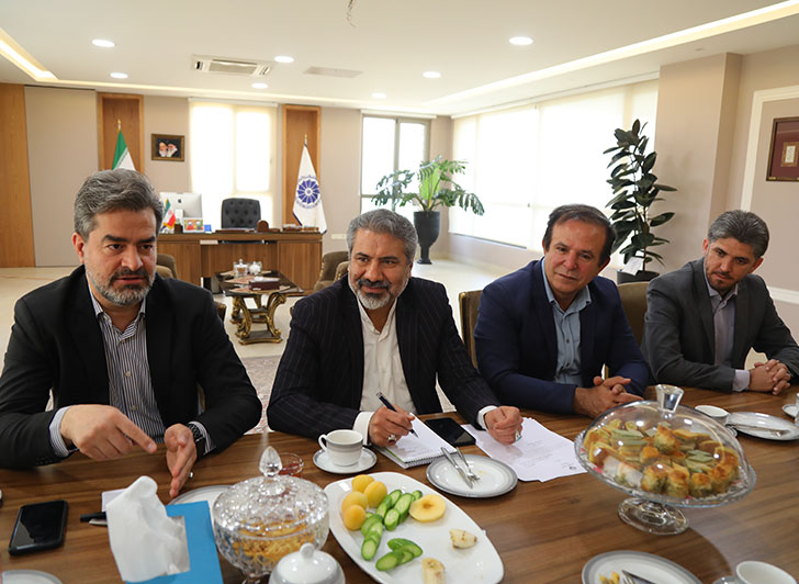 ظهرامروز نشست تخصصی راه های توسعه روابط بین الملل وتجارت خارجی اتاق بازرگانی قزوین برگزارشد.عکس کمکی شماره1