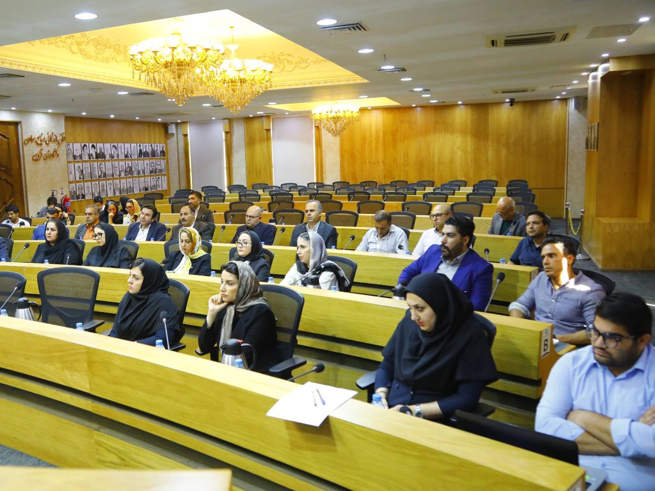 اولویت حضور در جلسات مهم اتاق بازرگانی با اعضای هیات مدیره انجمن ها و تشکل های زیرمجموعه است عکس کمکی شماره2