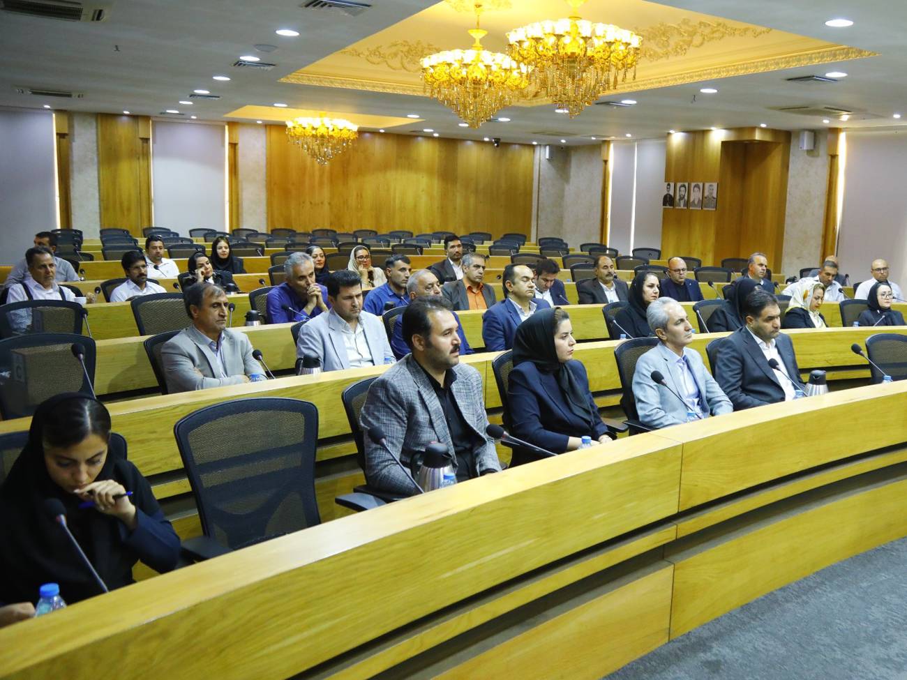 اولویت حضور در جلسات مهم اتاق بازرگانی با اعضای هیات مدیره انجمن ها و تشکل های زیرمجموعه است عکس کمکی شماره3